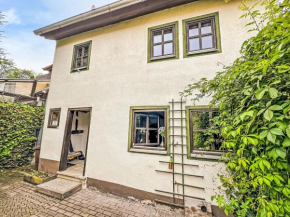 Holiday Home Das kleine Paradies von Kata by Interhome